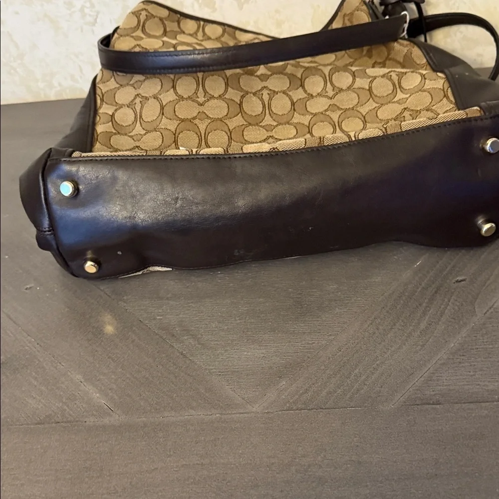 Coach Brown and Black Signature Shoulder Bag - Picture 4 of 6